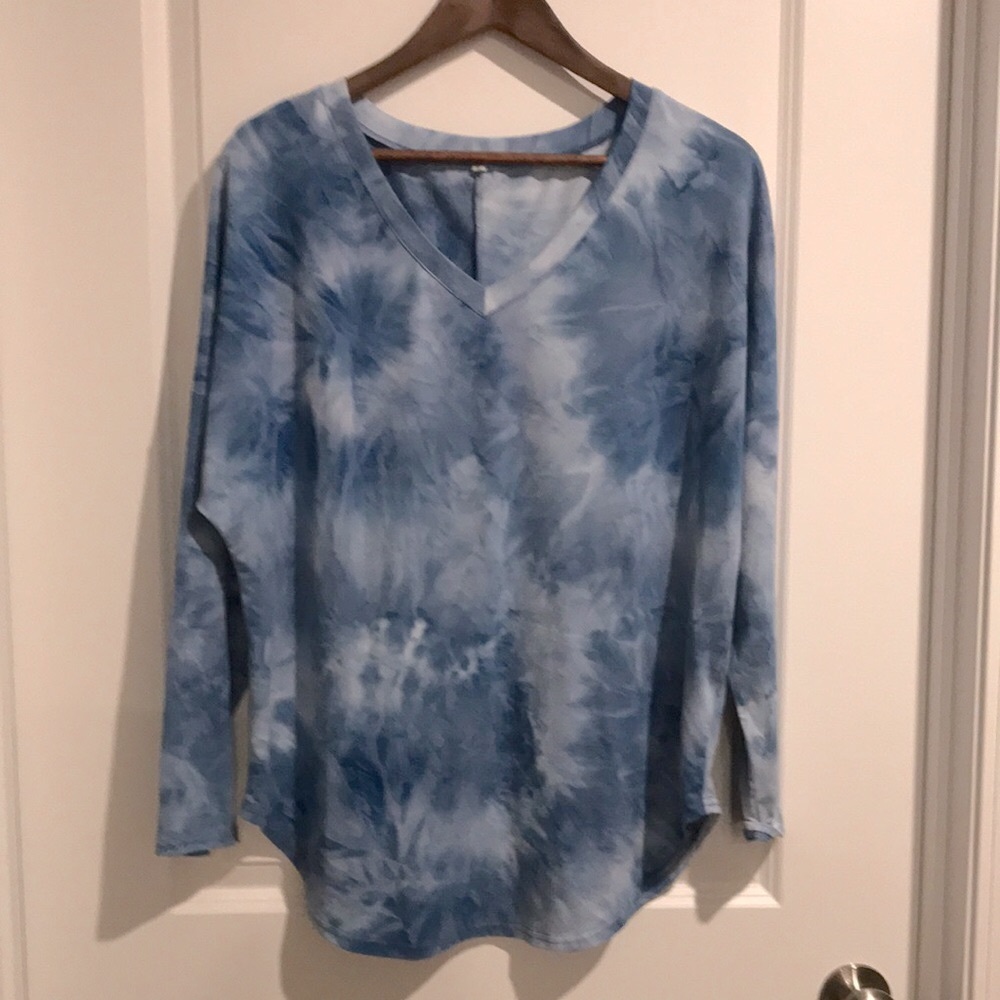 Like-New! Blue Tie-Dye V-Neck Oversized Long Sleeve Top